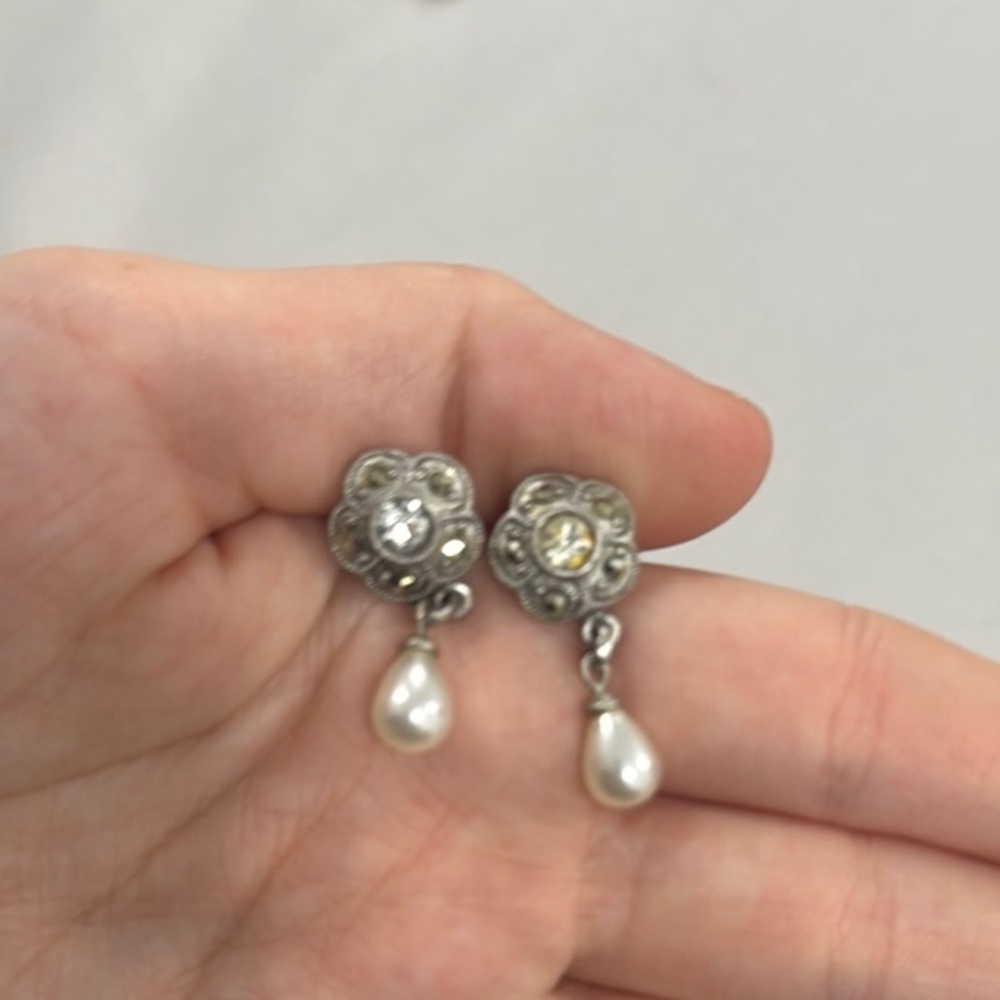 Luxury vintage Silver floral and Pearl Drop Earrings